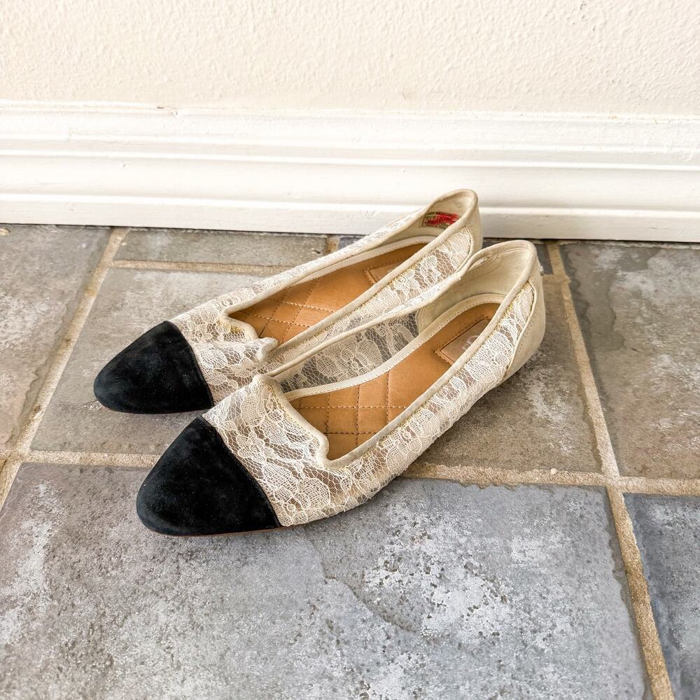 UGG Australia Cream Lace Cap Toe Ballet Flats Women’s Size 5.5